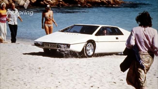 Lotus Esprit. [Motoring]