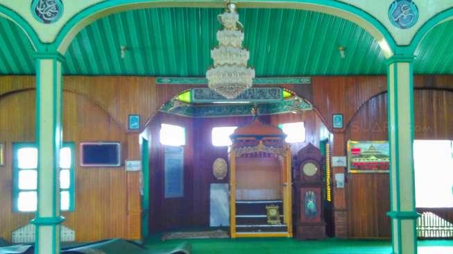 Masjid Jami' Pontianak yang lebih dikenal dengan nama Masjid Sultan Syarif Abdurrahman. (Suara.com/Dinda Rachmawati)