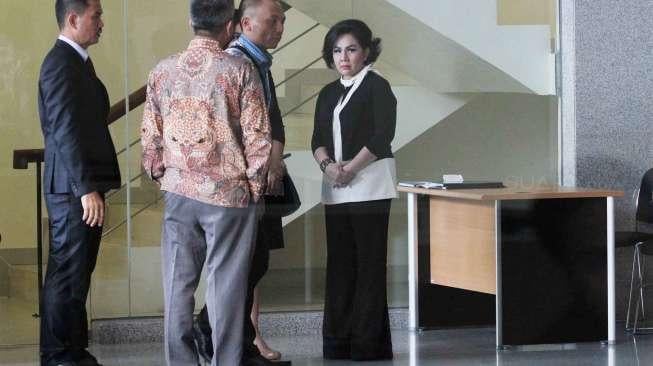 Pemilik PT Bukit Alam Surya Artalyta Suryani alias Ayin menjalani pemeriksaan di gedung KPK, Jakarta, Rabu (31/5).