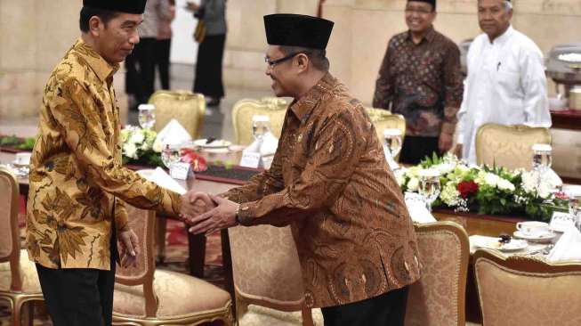 Presiden Joko Widodo bersama pimpinan lembaga tinggi negara saat buka puasa bersama di Istana Negara, Jakarta, Selasa (30/5).