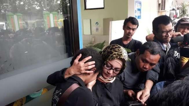 Yana Zein Larang Anak Tangisi Kepergiannya