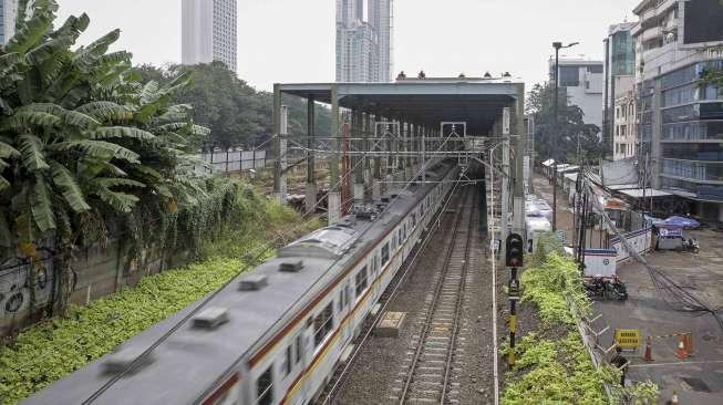 Proyek pembangunan stasiun kereta Bandara Soekarno-Hatta di Stasiun Sudirman Baru, Jakarta, Kamis (1/6).