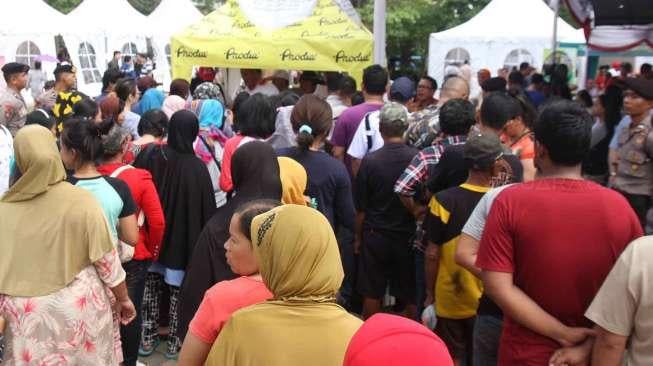 Warga melakukan pemeriksaan kesehatan gratis di Taman Waduk Pluit, Penjaringan, Jakarta Utara, Kamis (1/6).