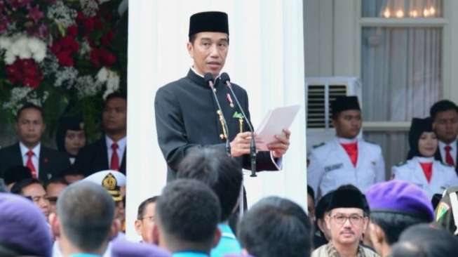 Kagetkan Warga, Jokowi Ikut Tarawih Bareng dan Beri Wejangan