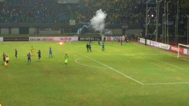 Laga Bhayangkara vs Persib, Bobotoh Ricuh