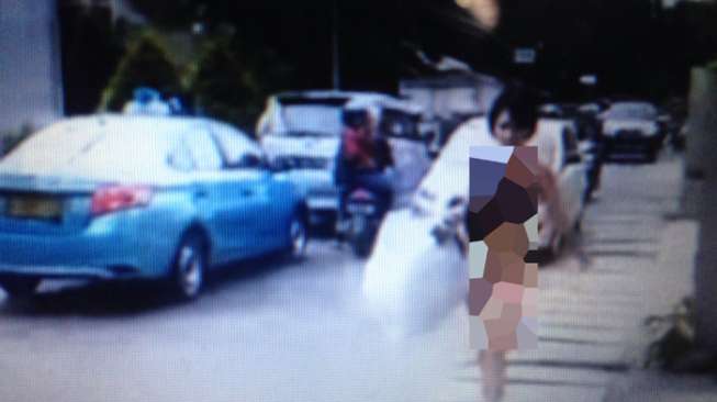 Menari Striptis dan Telanjang di Jalan, Perempuan Ini Bikin Geger