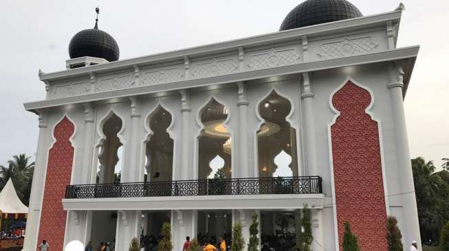 Tomi Winata Hadiri Peresmian Masjid Al Kautsar di Aceh