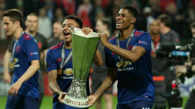 Luangkan Waktu, Dua Pemain MU Kunjungi Korban Bom Manchester