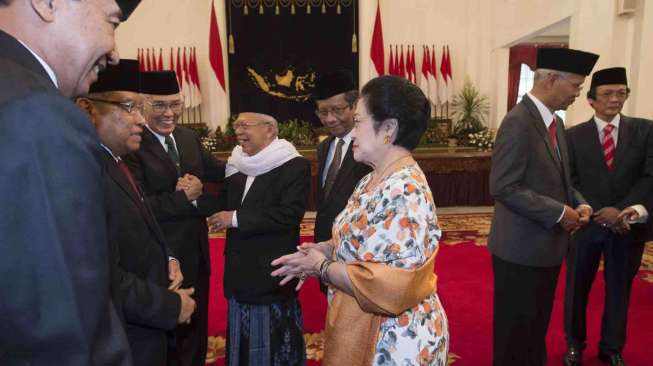 Pelantikan Unit Kerja Presiden bidang Pembinaan Ideologi Pancasila (UKP-PIP) di Istana Negara, Jakarta, Rabu (7/6).