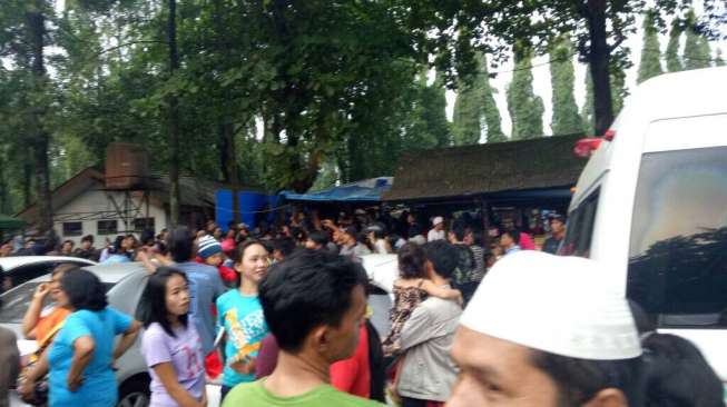 Ratusan Warga Antar Jenazah Julia Perez ke Pusara Terakhirnya