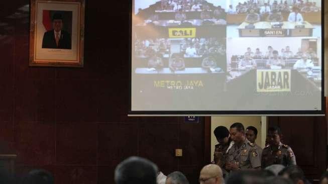 Kapolri Tito Karnavian bersama Menteri Perhubungan Budi Karya, Menteri Kesehatan Nila Moeloek, Menteri PUPR Basuki Hadimuljo rapat koordinasi di Mabes Polri, Jakarta, Senin (12/6).