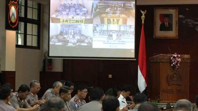 Kapolri Tito Karnavian bersama Menteri Perhubungan Budi Karya, Menteri Kesehatan Nila Moeloek, Menteri PUPR Basuki Hadimuljo rapat koordinasi di Mabes Polri, Jakarta, Senin (12/6).