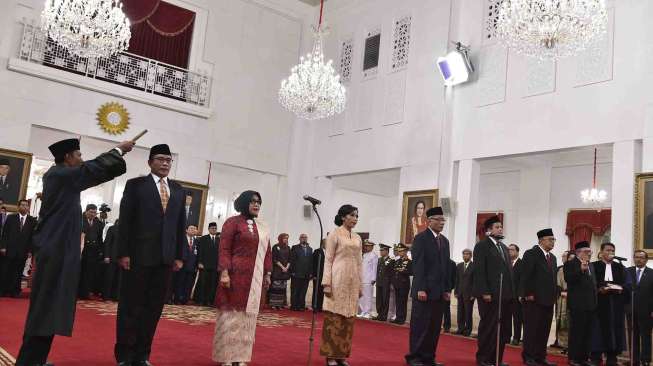 Jokowi melantik tujuh anggota DKPP periode 2017-2022.