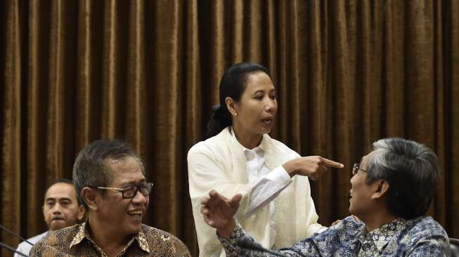 Rapat terbatas Memperkuat Peran Bulog dalam Ketahanan Pangan Nasionalis, di Kantor Presiden, Jakarta, Selasa (13/6).