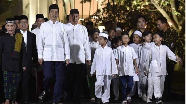 Di Ponpes Al-Asy'ariyyah, Jokowi Ukir Huruf "Ba", Apa Maknanya?