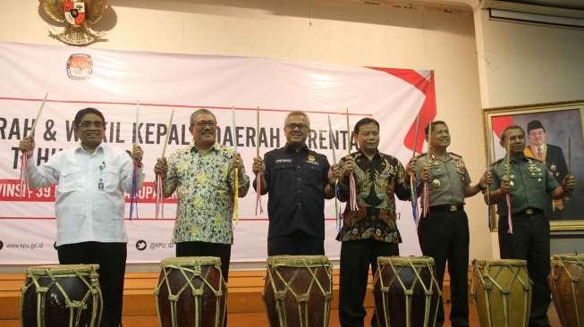 Komisi Pemilihan Umum (KPU) meluncurkan secara resmi dimulainya tahapan pelaksanaan pemilihan kepala daerah (Pilkada) Serentak 2018 di kantor KPU, Jakarta, Rabu (14/6).