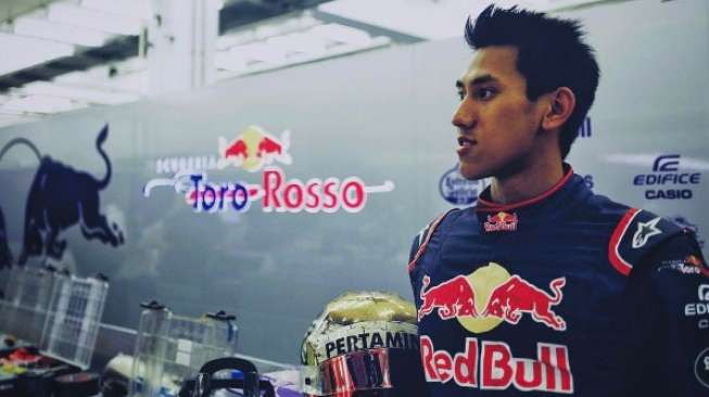 Sambangi Toro Rosso, Pebalap Indonesia Ini Kembali Jajal Mobil F1