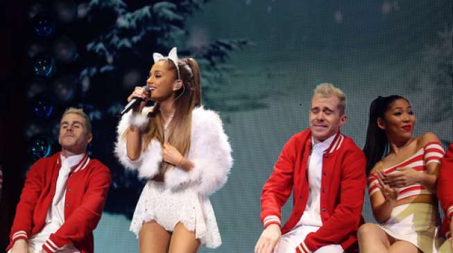 Ariana Grande Jadi Warga Kehormatan Manchester