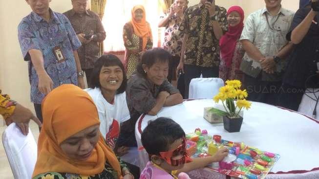 Viral di Medsos, Khofifah Evakuasi Bayi Miskin Tambora