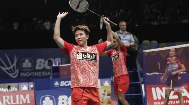 Pasangan Tontowi-Liliyana berhasil melaju ke babak semifinal usai menang 21-18 21-16. [suara.com/Kurniawan Mas'ud]