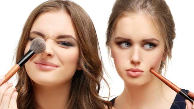 Kamu Make Up Addict? Ini Berbagai Tips bagi Pemula