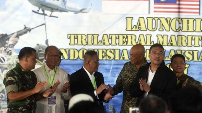 Dalam hal menjaga keamanan laut khususnya di daerah perbatasan.