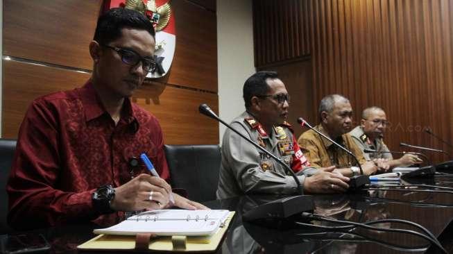 Kapolri Jenderal Pol Tito Karnavian menyambangi KPK, di Jakarta Senin (19/6).