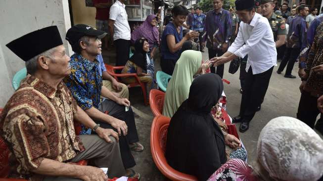 Presiden mendatangi tiga lokasi yaitu Tebet Barat, Tambora dan Duri Kepa.