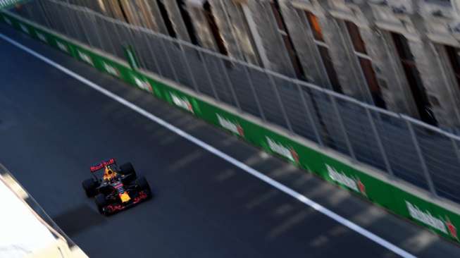 F1 GP Azerbaijan: Verstappen Unggul Tipis dari Bottas