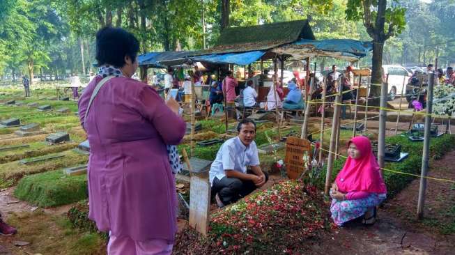 Hari Lebaran, Makam Jupe Ramai Didoakan Peziarah