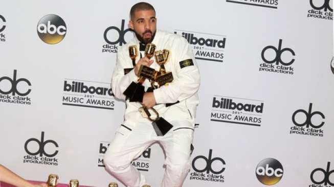 Drake Beli Casing Iphone Super Mewah Seharga Rp 5,6 M