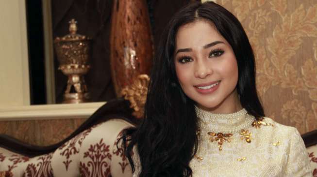 Ditemani Pacar, Nikita Willy Sambangi Panti Asuhan