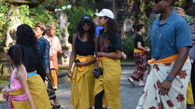 Barack Obama ke Kuil Tirtha Empul, Tampaksiring. (AFP)