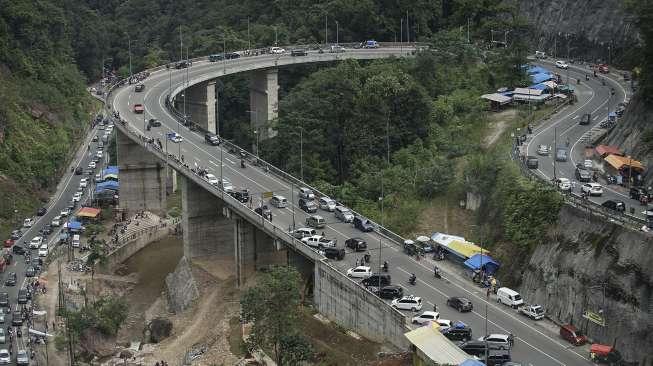 Dear Pengendara, Dilarang Parkir di Jembatan Kelok Sembilan!