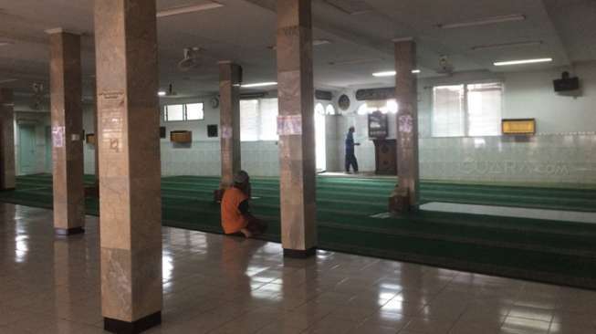 Begini Suasana Masjid Falatehan Usai Teror Penikaman 2 Brimob