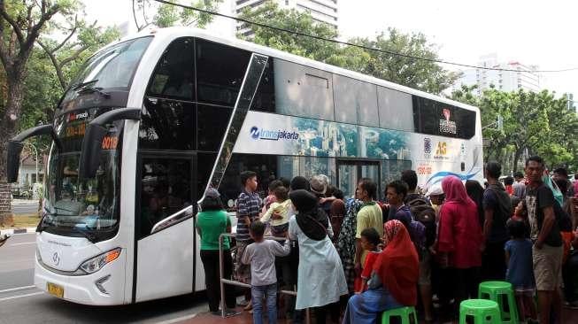 Berkeliling Jakarta tanpa dipungut biaya.