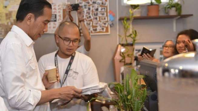 Jokowi Puji Kreativitas Anak Muda Kembangkan Produk Lokal