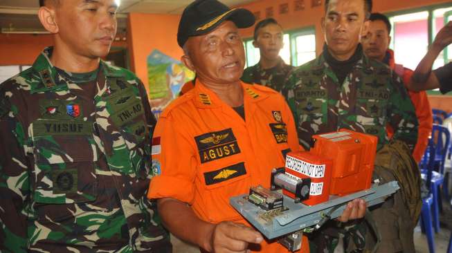 Tim gabungan berhasil mengevakuasi delapan korban.