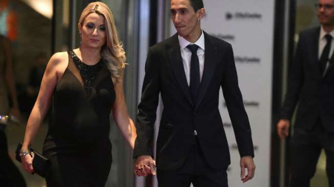 Pemain PSG Angel Di Maria bersama isteri hadiri pernikahan Messi [AFP]