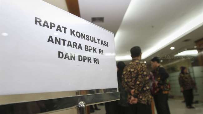 Panitia Khusus Hak Angket Komisi Pemberantasan Korupsi (KPK) menyambangi Badan Pemeriksa Keuangan (BPK) di Jakarta, Selasa, (4/7). 