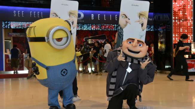 Karakter Minion dan Gru saat promosi film 'Despicable Me' di Bangkok, Thailand, 10 Juni 2017. [shutterstock]