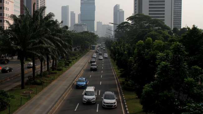 Suasana jalan protokol di Jakarta, Rabu (5/7).