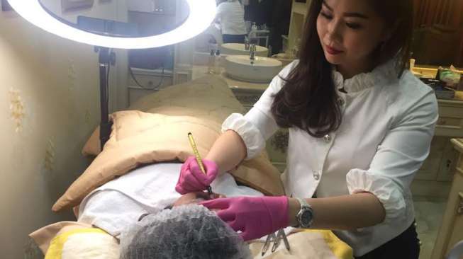 Tampil Lebih Natural dengan Sulam Alis Ini