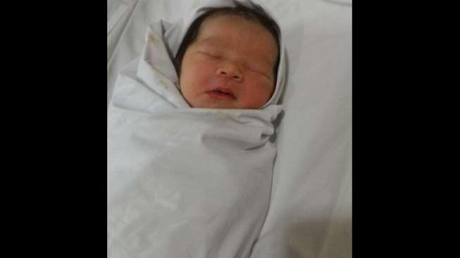 Selamat! Olivia Jensen Dikaruniai Bayi Perempuan