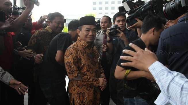 Ketua Fraksi PKS, Jazuli Juwaini, ketika menghadiri panggilan pemeriksaan oleh penyidik KPK, di Gedung KPK Jakarta, Jumat (7/7/2017). [Suara.com/Oke Atmaja]