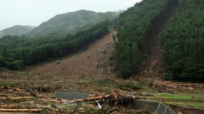 Kerusakan parah yang diakibatkan oleh bencana banjir di Perfektur Fukuoka dan Ota, Minggu (9/7/2017). (AFP)