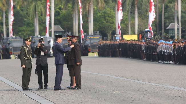 Peringatan HUT ke-71 Bhayangkara di Lapangan Monas, Jakarta, Senin (10/7).