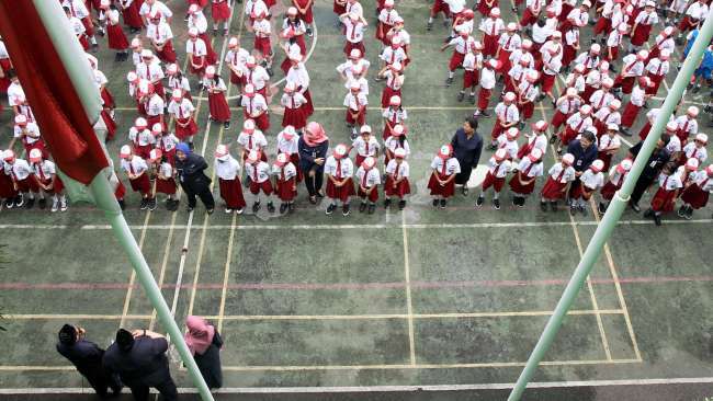 Suasana di SDN 02 pagi, Jakarta, Senin (10/7).