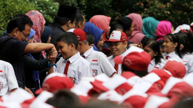 Suasana di SDN 02 pagi, Jakarta, Senin (10/7).