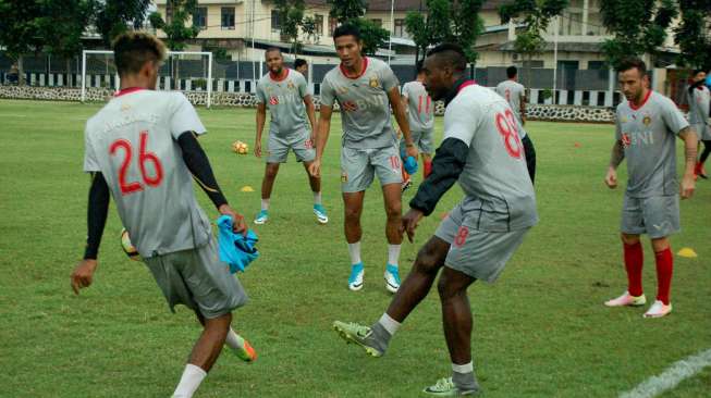 Bhayangkara Hadapi MU, McMenemy: "Just Enjoy The Game"